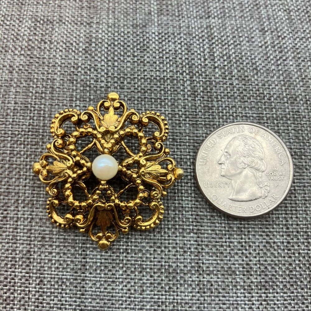 Tacoa Flower Brooch Pin 1.5 In Gold Pearl Ornate Floral Vintage Retro Elegant